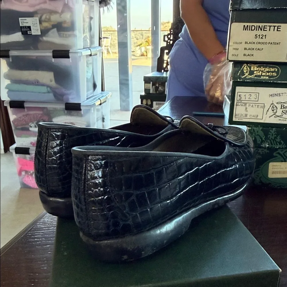 Stylish navy blue Crocodile Pattern Loafers